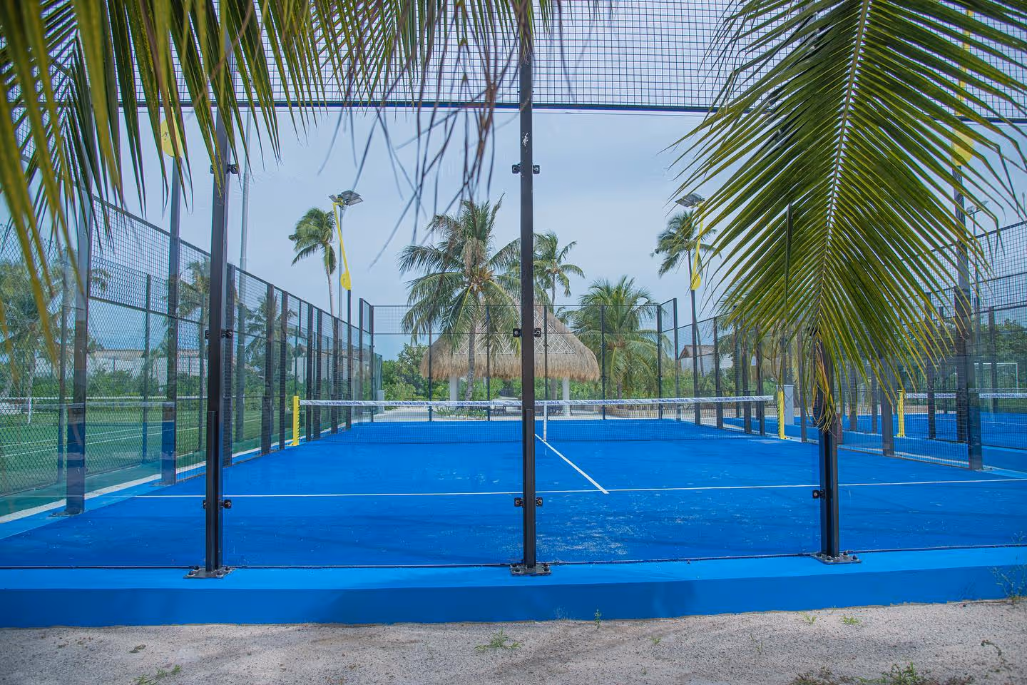 emerald-maldives-resort-&-spa-maldives-2-padel-courts-raa-atoll-court3.jpg