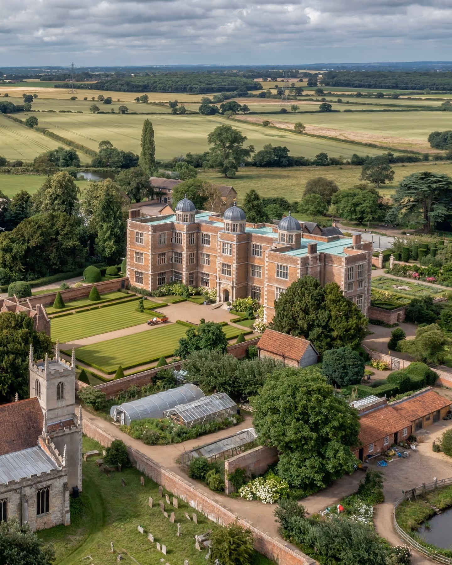 DoddingtonHall&Gardens-United Kingdom-2-Lincoln-property1.jpg