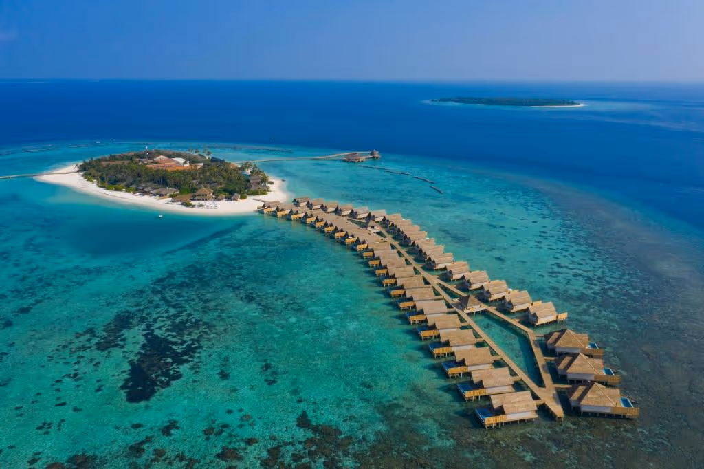 emerald-faarufushi-resort--spa-maldives-1-padel-courts-raa-atoll-property1.jpg