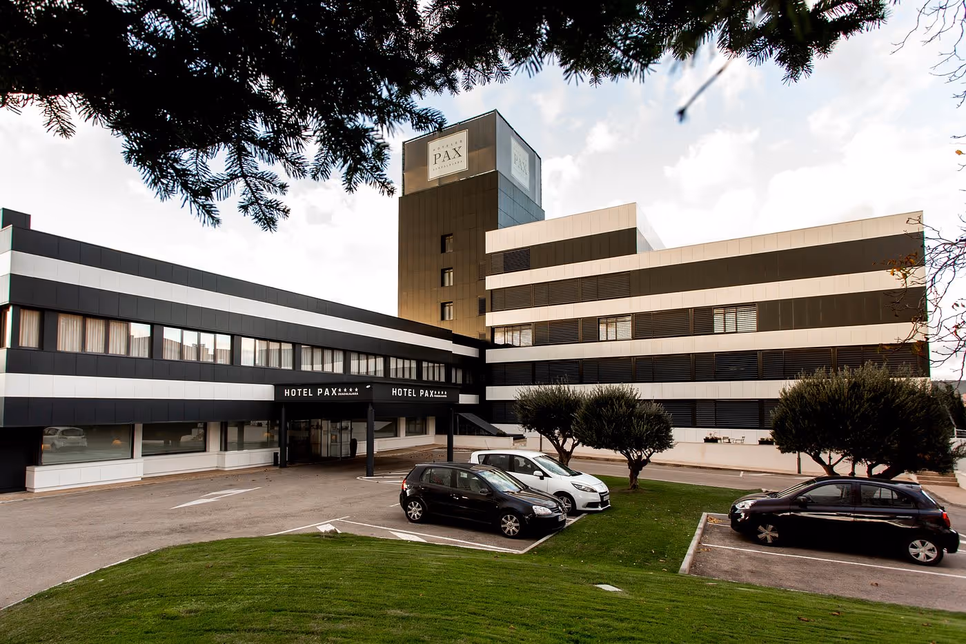 hotel-pax-guadalajara--6-padel-courts-guadalajara-property1.jpg