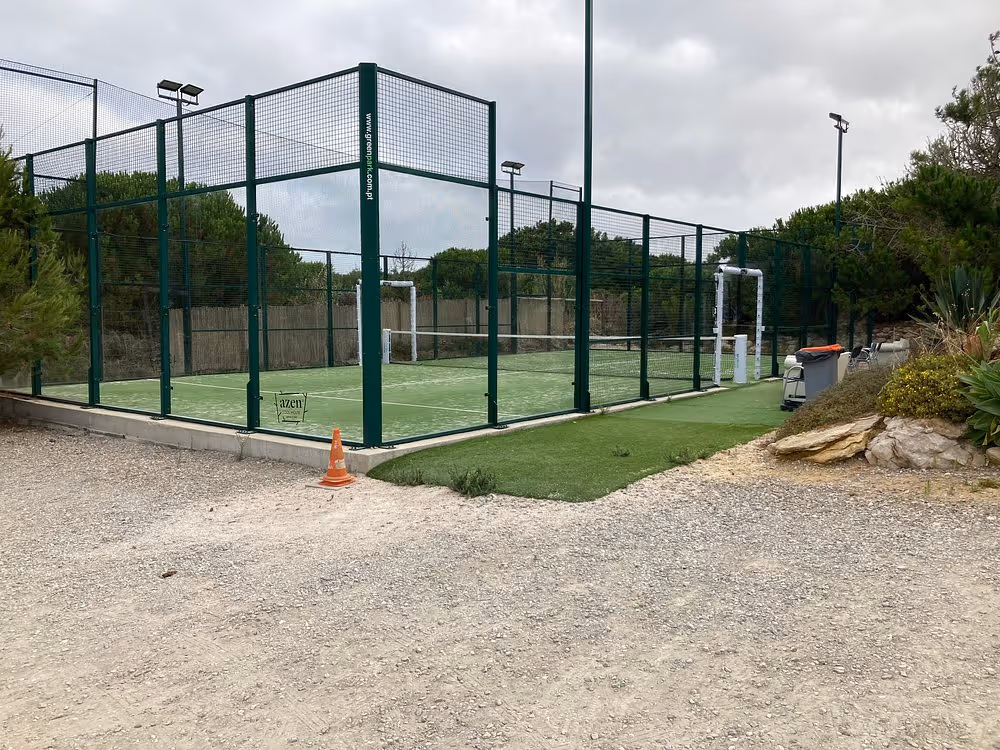azen-cool-house-portugal-3-padel-courts-azenhas-do-mar-court1.jpg