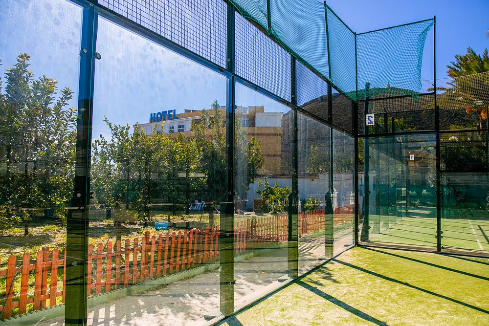 hotel-ibérico-spain-2-padel-courts-granada-court3.jpg