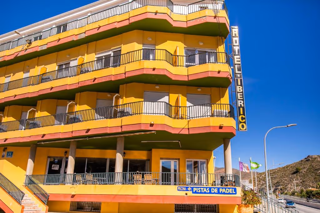 hotel-ibérico-spain-2-padel-courts-granada-property1.jpg
