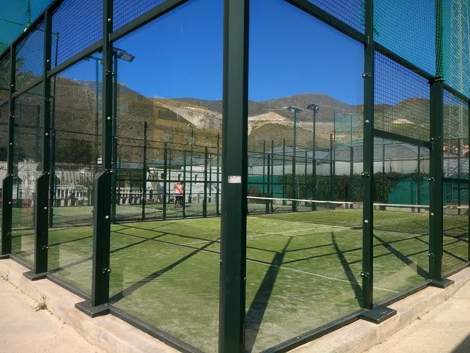 hotel-ibérico-spain-2-padel-courts-granada-court1.jpg
