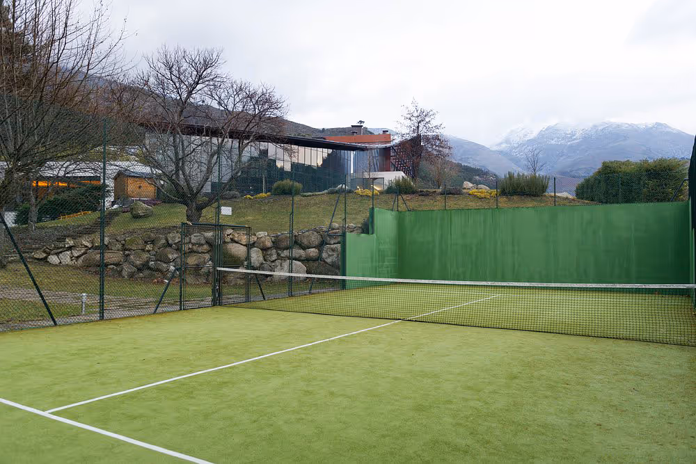h2otel-congress-&-medical-spa--portugal-2-padel-courts-unhais-da-serra-court1.jpg