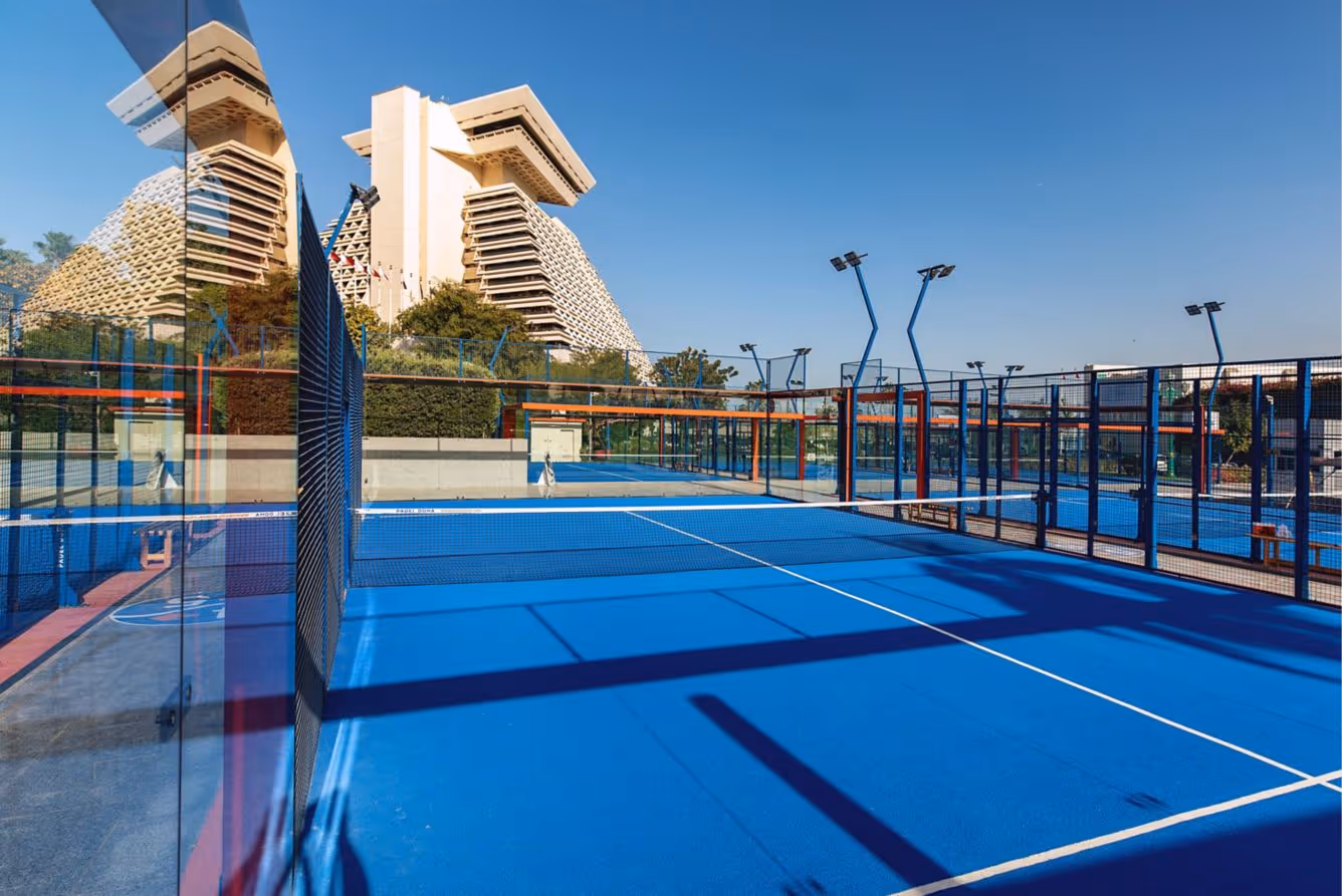 sheraton-grand-doha-resort-&-convention-hotel-qatar-7-padel-courts-doha-court2.jpeg
