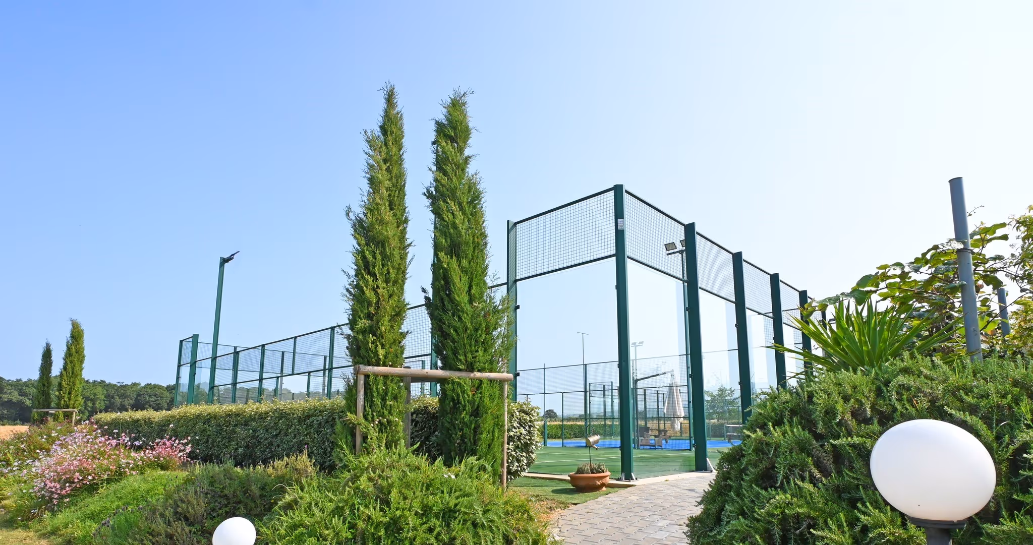 AgriturismoL’Acacia-Italy-2-SanVincenzo-court1.jpg