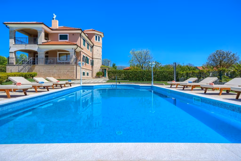 5-BedVillawithPool,Jacuzzi&PadelCourt-Croatia-1-Drniš-property2.jpg