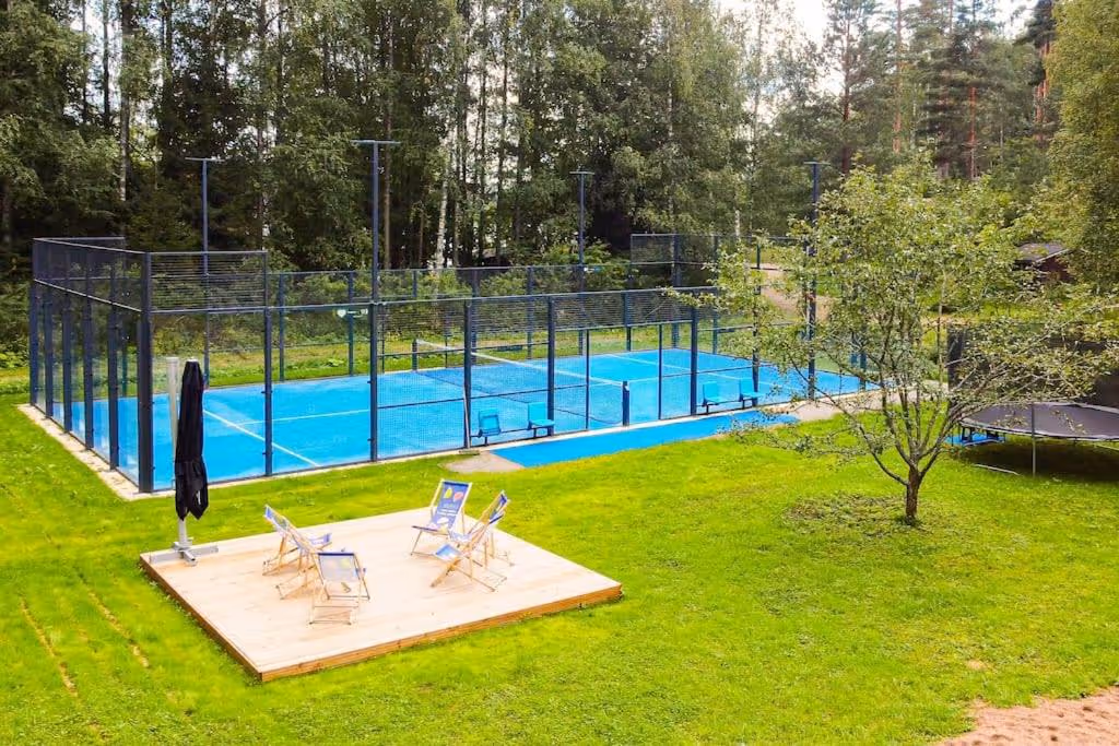 LohjaLakesidePadelVilla-Finland-1-Lohja-court2.jpg