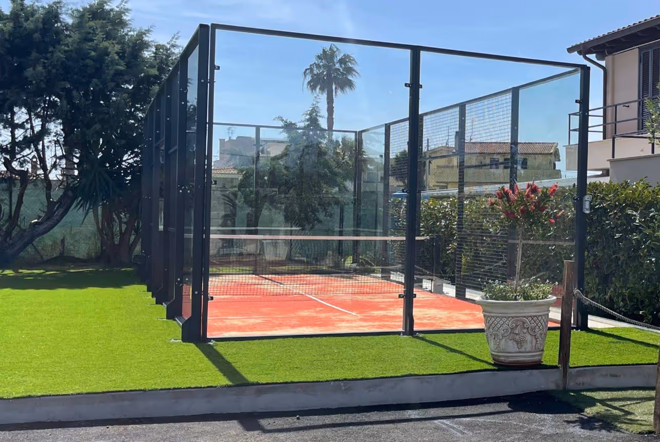 lounge-padel-village-italy-3-padel-courts-nettuno-hero.jpg