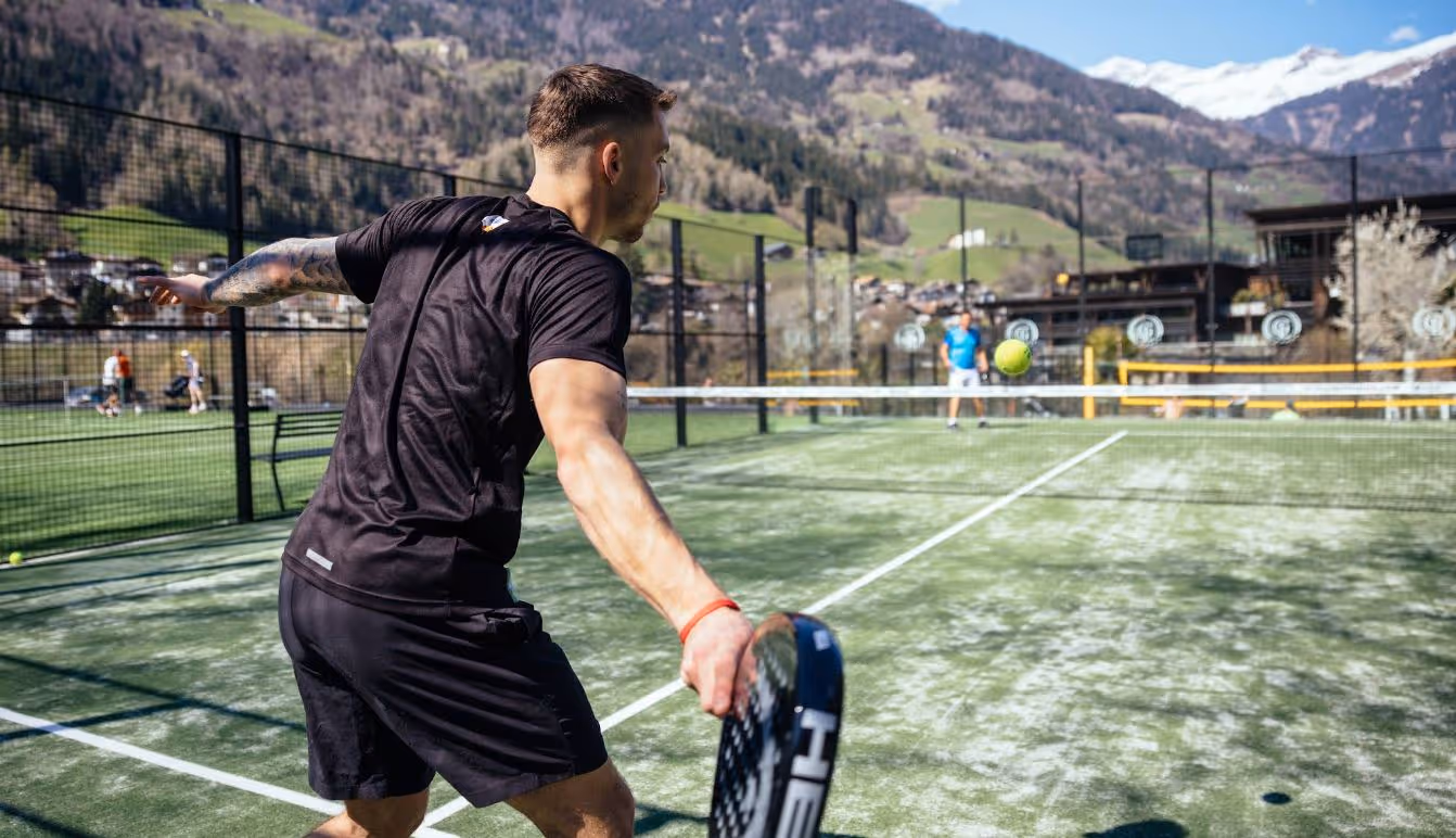 andreus-resorts-italy-2-padel-courts-alto-adige-hero.jpg