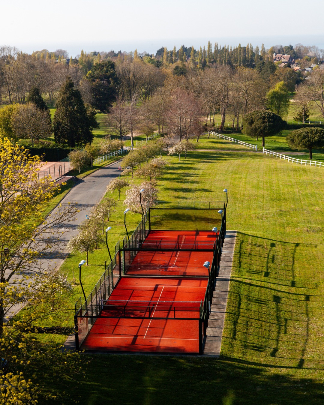 hôtel-barrière-l'hôtel-du-golf-france-2-padel-courts-normandy-hero.jpg