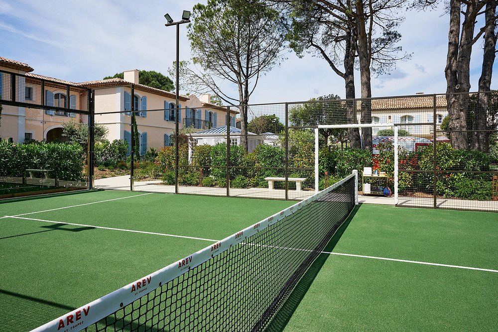 arev-st.-tropez-france-1-padel-courts-saint-tropez-court1.jpg