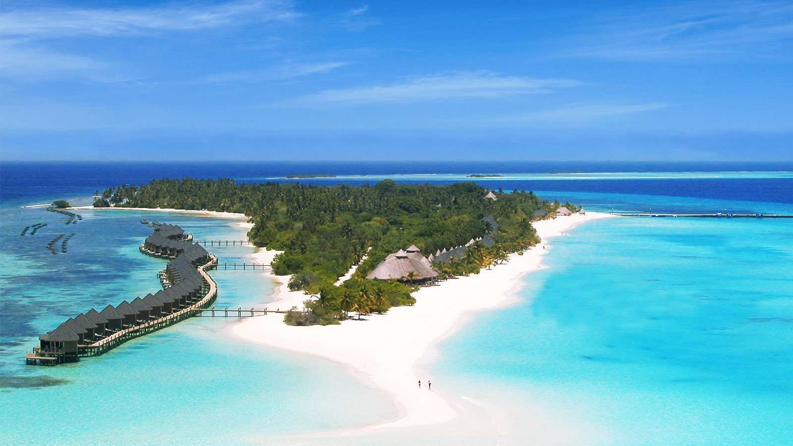 kuredu-resort-&-spa-maldives-1-padel-courts-lhaviyani-atoll-property1.jpg