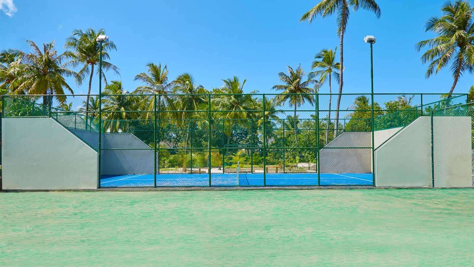 kuredu-resort-&-spa-maldives-1-padel-courts-lhaviyani-atoll-court4.jpg