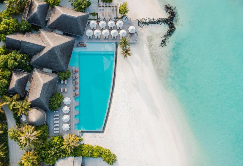 heritance-aarah-maldives-1-padel-courts-raa-atoll-property2.jpg