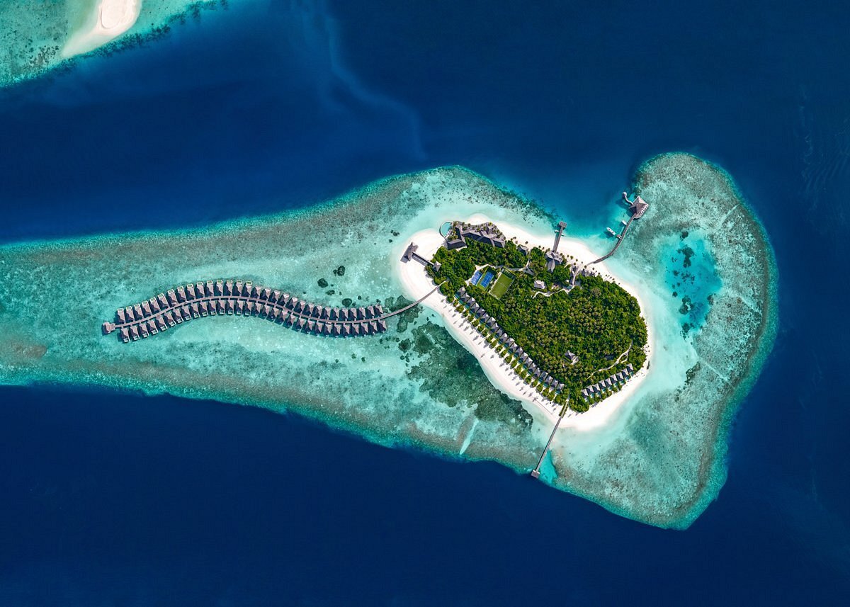 hurawalhi-island-resort-maldives-1-padel-courts-lhaviyani-atoll-property1.jpg