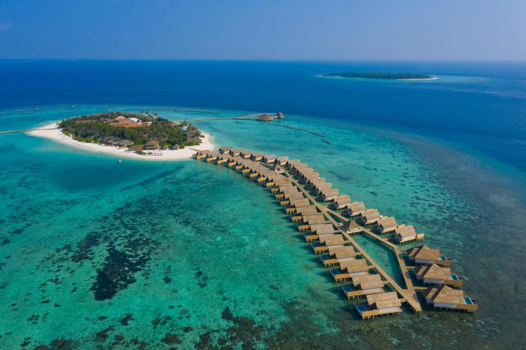 emerald-faarufushi-resort--spa-maldives-1-padel-courts-raa-atoll-property1.jpg