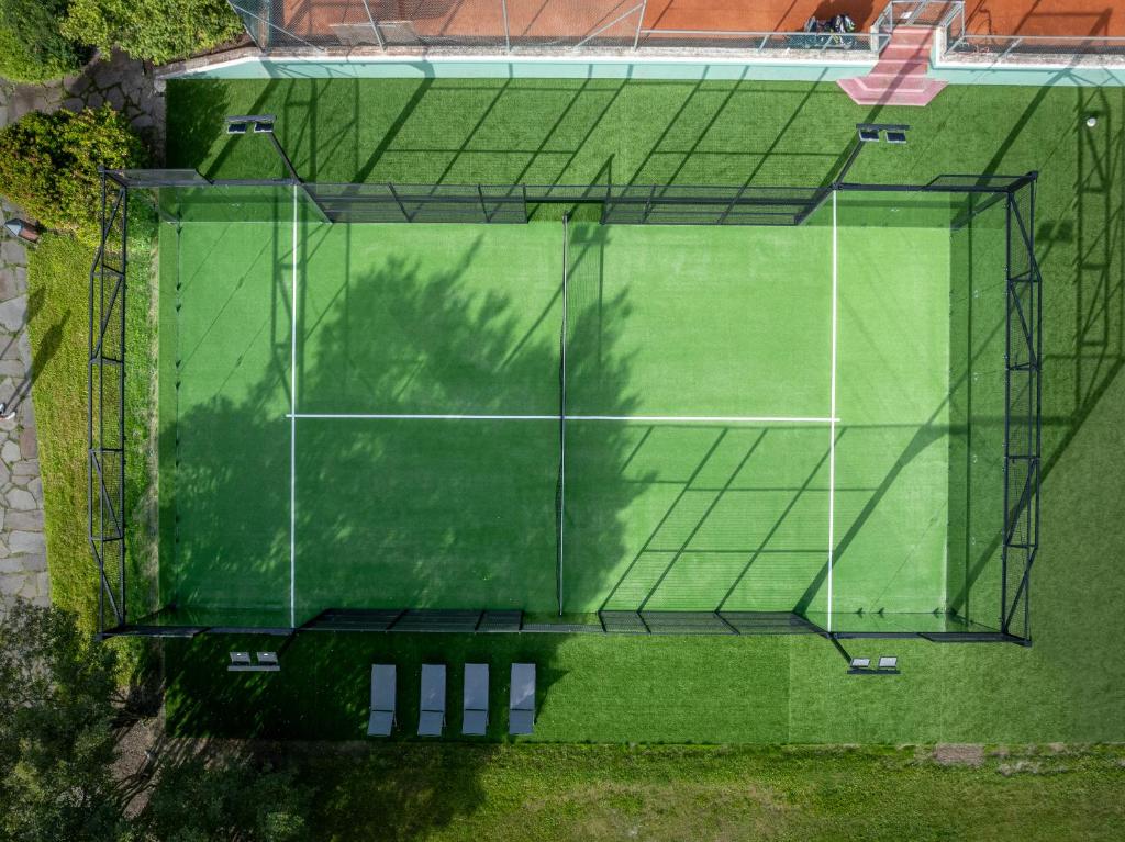 hotel-royal-hinterhuber-italy-1-padel-courts-south-tyrol-court1.jpg