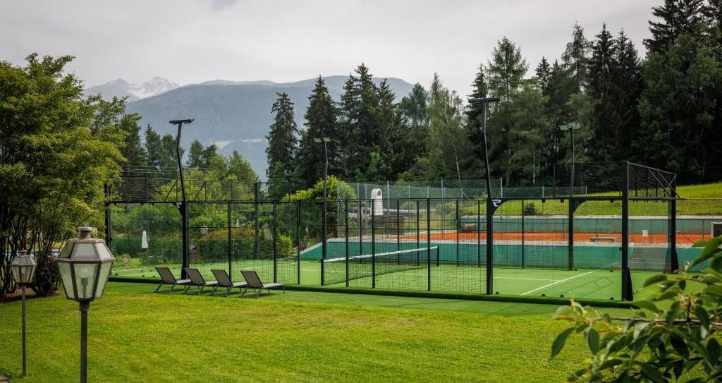 584792152.jpghotel-royal-hinterhuber-italy-1-padel-courts-south-tyrol-court2.jpg