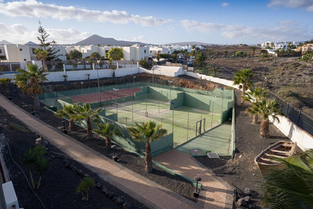 359952906.vitalclass-lanzarote-resort-spain-2-padel-courts-canary-islands-hero.jpg