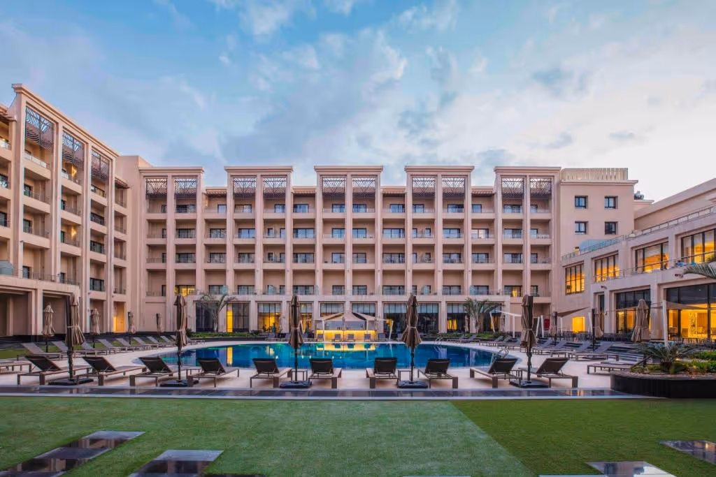 triumph-luxury-hotel-egypt-5-padel-courts-el-cairo-property1.jpg