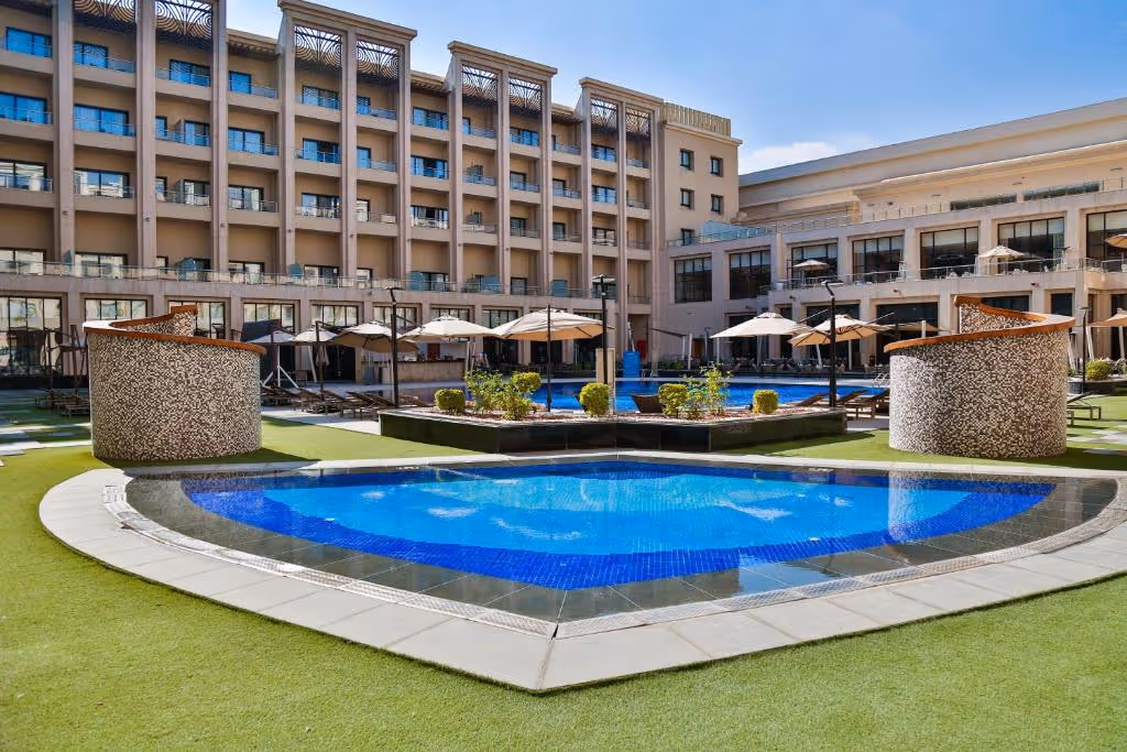 triumph-luxury-hotel-egypt-5-padel-courts-el-cairo-property2.jpg
