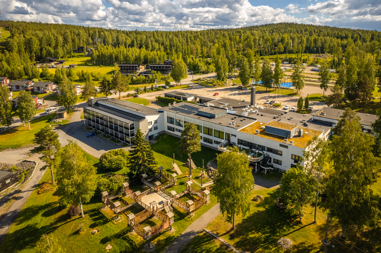 ellivuori-resort-finland-2-padel-courts-pirkanmaa-property1.jpg