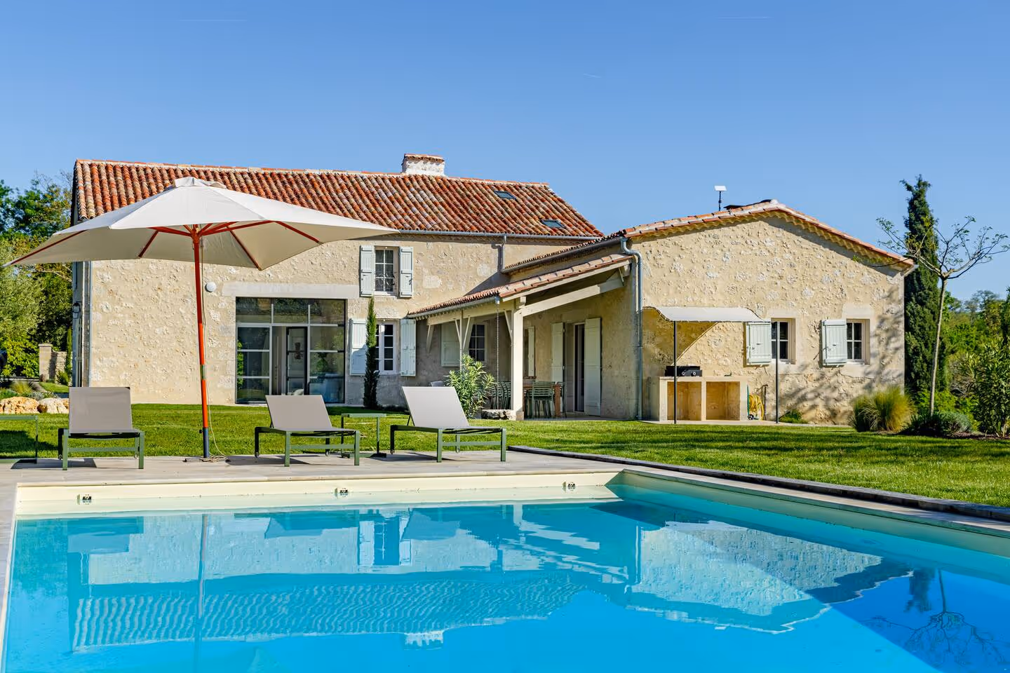 la-masia-de-poumaret-france-1-padel-courts-occitanie-property2.jpeg