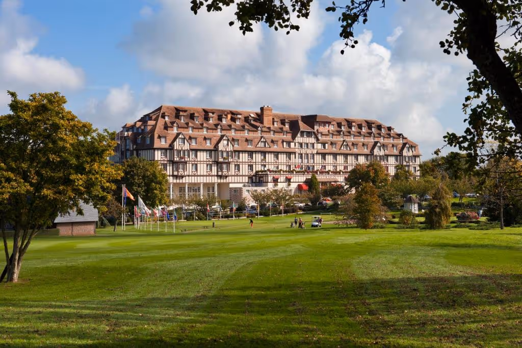 hôtel-barrière-l'hôtel-du-golf-france-2-padel-courts-normandy-property2.jpg
