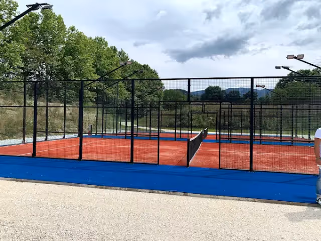 château-brachet-france-2-padel-courts-auvergne-rhône-alpes-hero.jpg