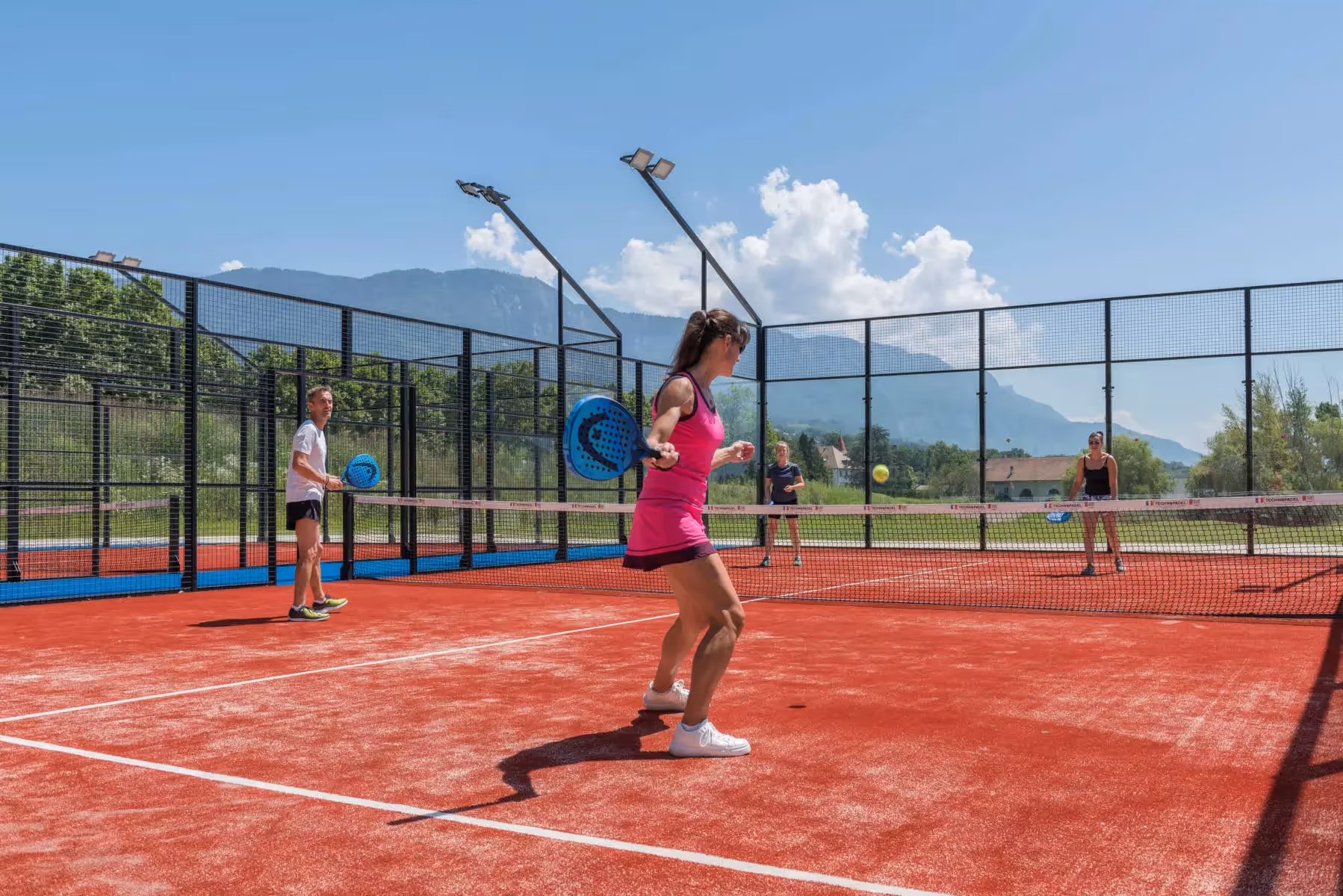 château-brachet-france-2-padel-courts-auvergne-rhône-alpes-court1.jpg