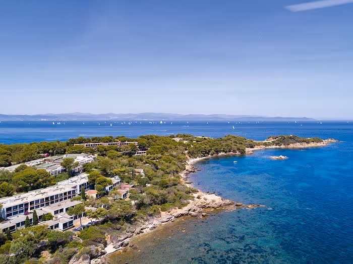 belambra-clubs-presqu'île-de-giens---les-criques-france-2-padel-courts-hyères-property2.jpg