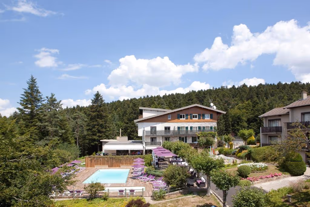 logis-hôtel-clair-matin-france-1-padel-courts-auvergne-rhône-alpes-property1.jpg