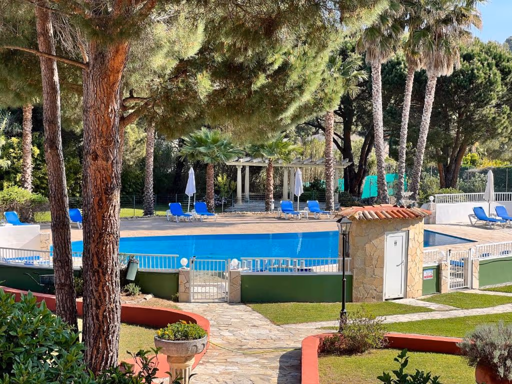 hotel-la-romarine-france-1-padel-courts-saint-tropez-property2.jpg