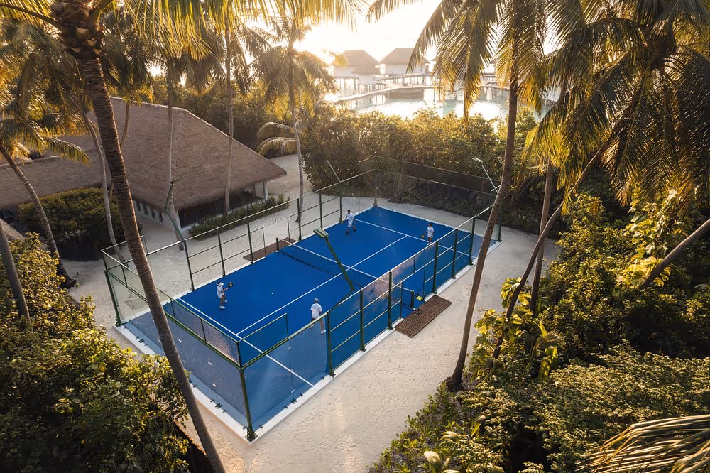 Slug como-maalifushi-maldives-1-padel-courts-thaa-atoll-court2.jpg