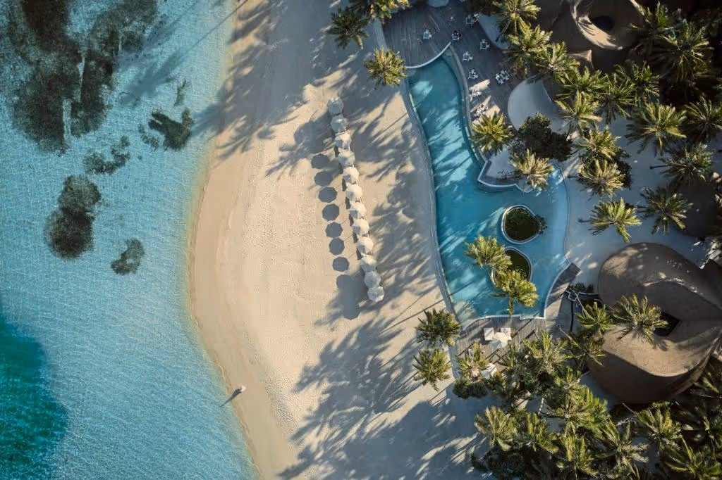 Slug como-maalifushi-maldives-1-padel-courts-thaa-atoll-property2.jpg