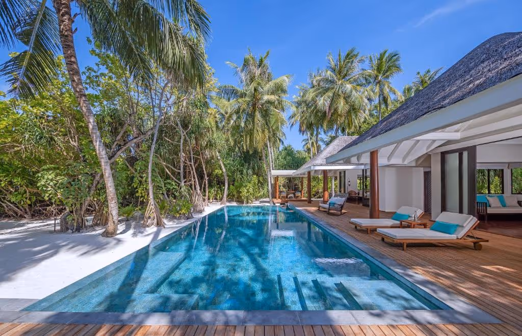 anantara-kihavah-maldives-villas-maldives-1-padel-courts-baa-atoll-property2.jpg
