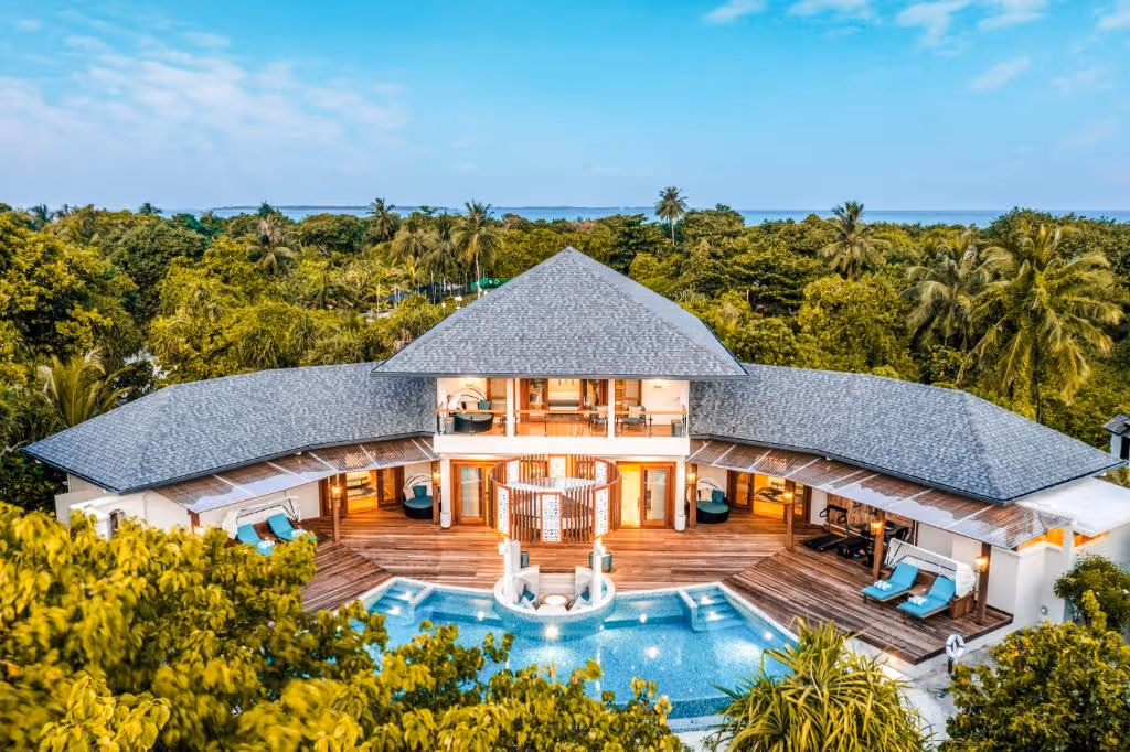 hideaway-beach-resort-&-spa-maldives-1-padel-courts-dhidhdhoo-property2.jpg