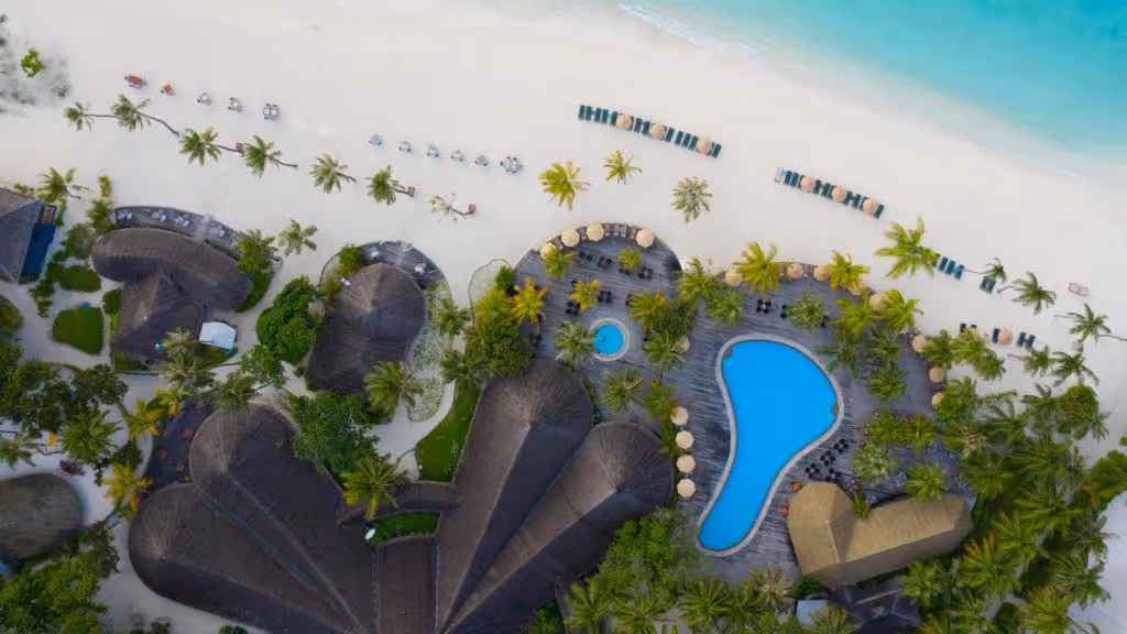 kuredu-resort-&-spa-maldives-1-padel-courts-lhaviyani-atoll-property2.jpg