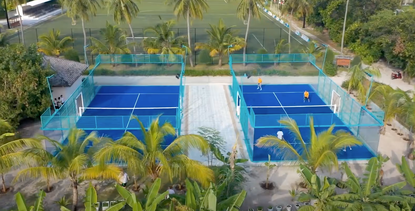kuredu-resort-&-spa-maldives-3-padel-courts-lhaviyani-atoll-court1.jpg