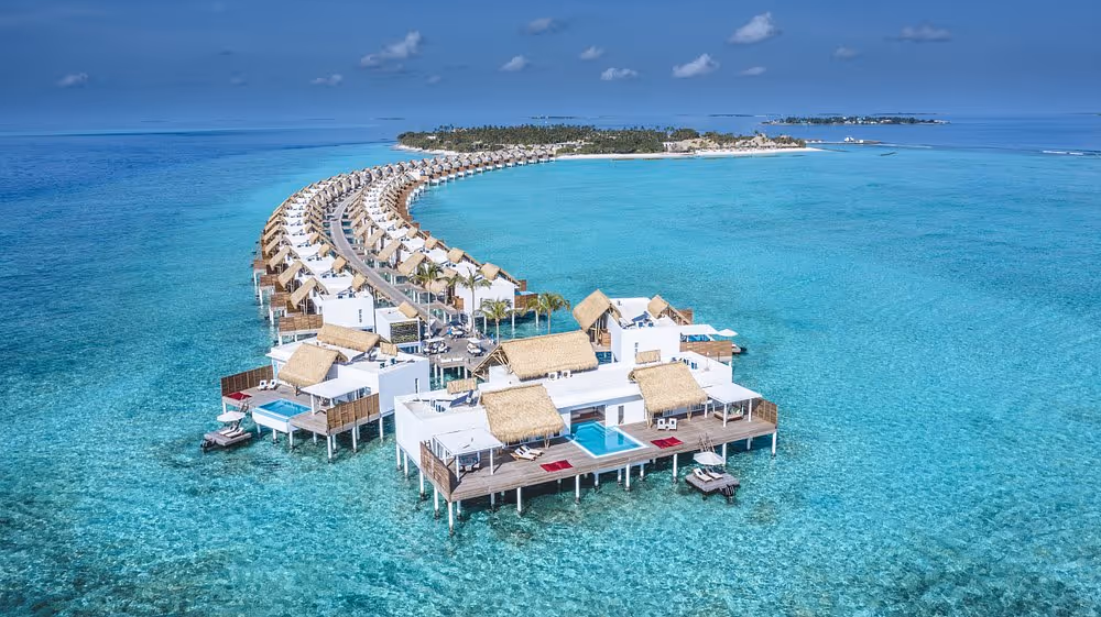 emerald-maldives-resort-&-spa-maldives-2-padel-courts-raa-atoll-property1.jpg