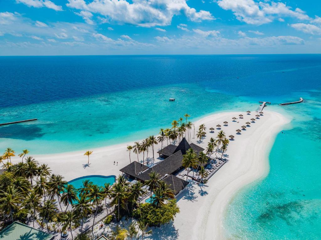 veligandu-maldives-resort-island-maldives-1-padel-courts-north-ari-atoll-property2.jpg