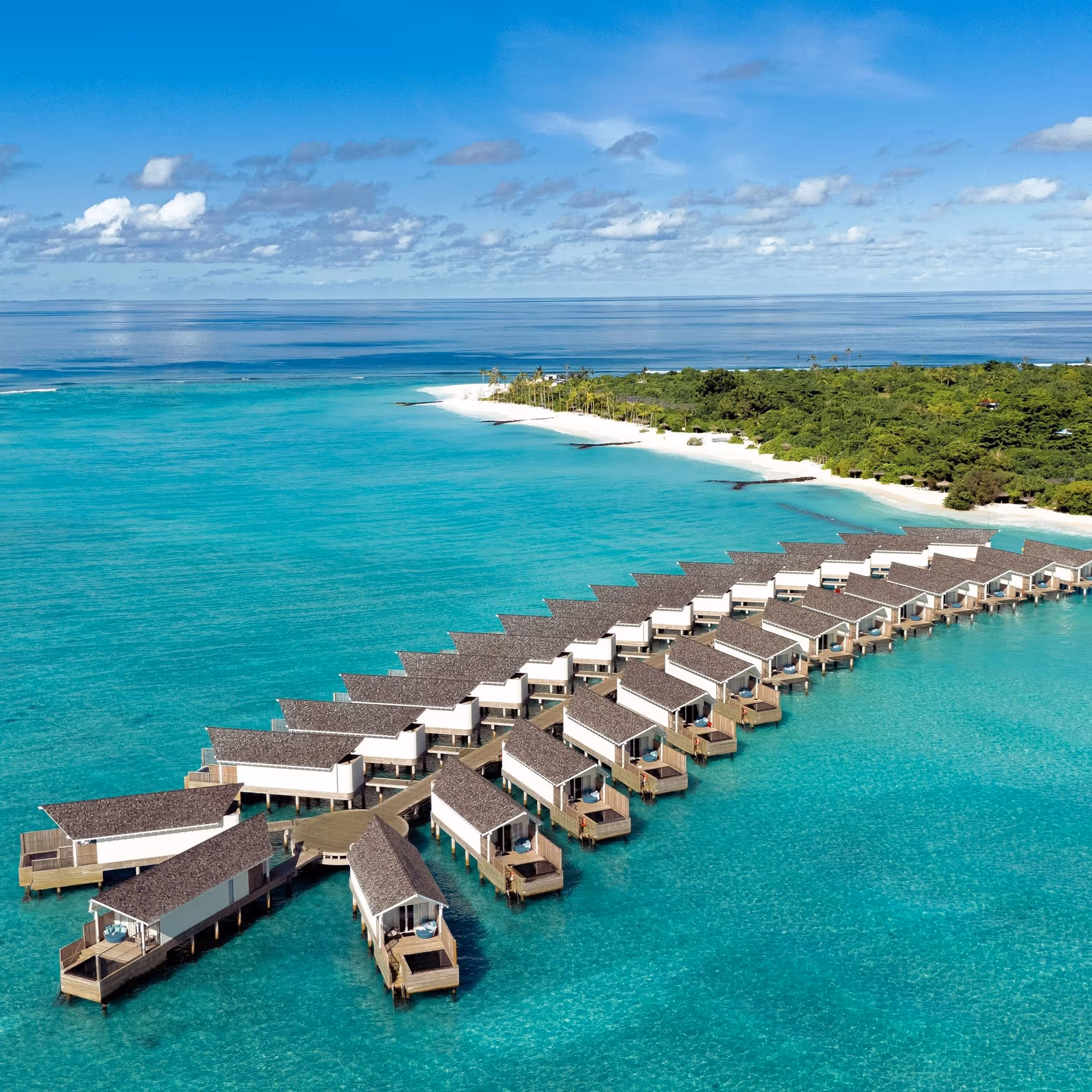raaya-by-atmosphere-maldives-1-padel-courts-raa-atoll-property2.jpg
