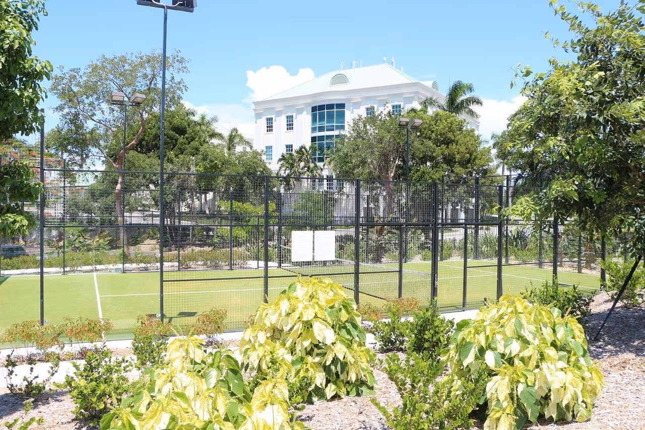 TheIslandHouse-Bahamas-1-NewProvidence-court1.jpg