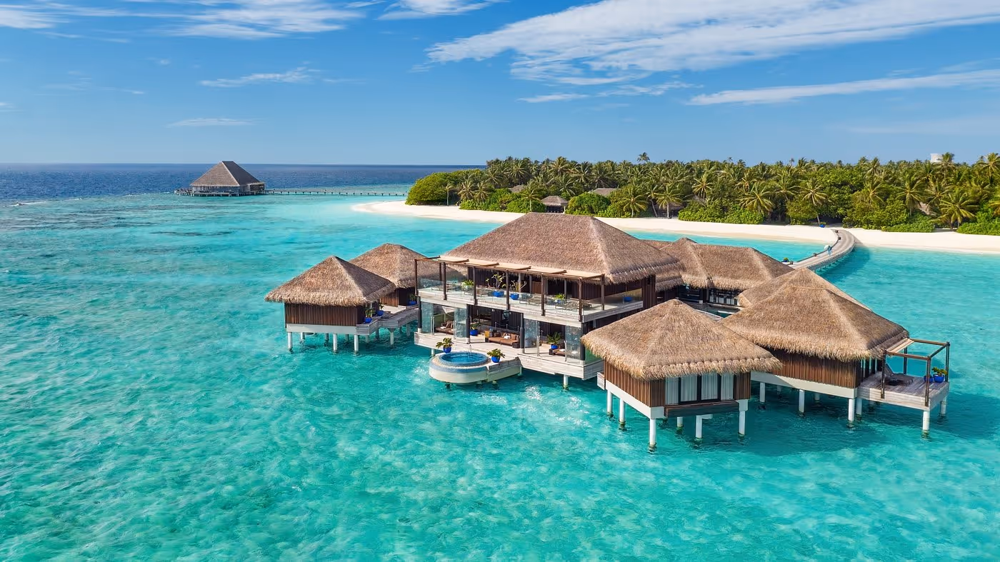 velaa-private-island-maldives-2-padel-courts-noonu-atoll-property2.jpg