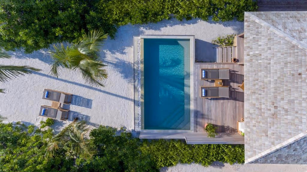 hurawalhi-island-resort-maldives-1-padel-courts-lhaviyani-atoll-property2.jpg
