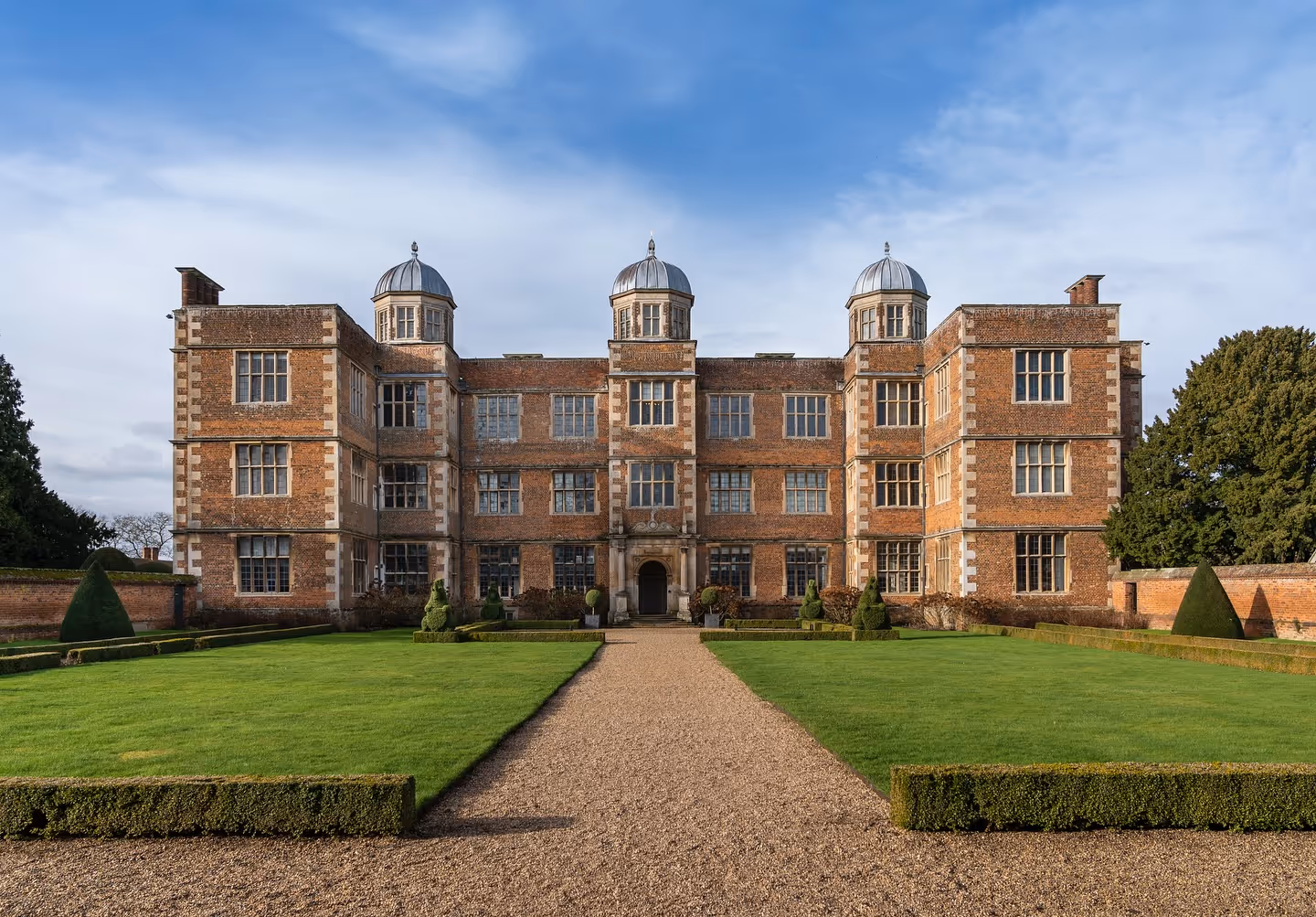 DoddingtonHall&Gardens-United Kingdom-2-Lincoln-property2.jpg