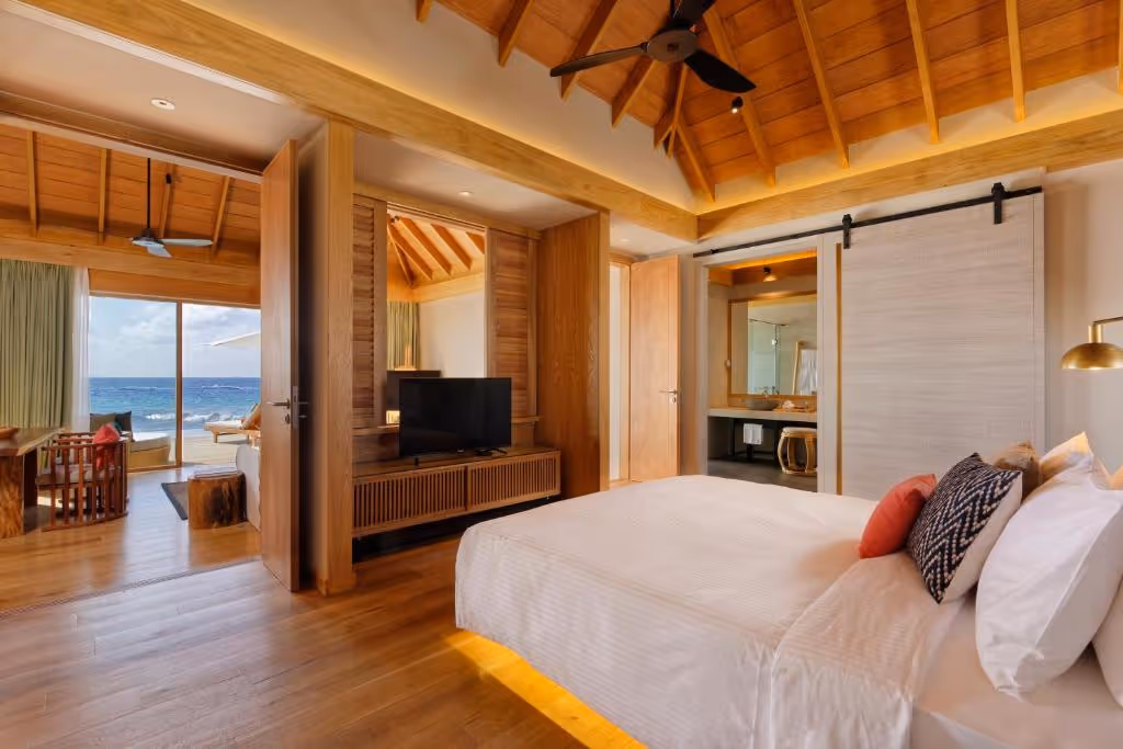 emerald-faarufushi-resort--spa-maldives-1-padel-courts-raa-atoll-property2.jpg