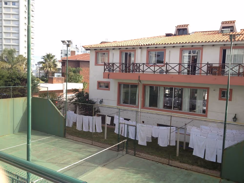 LesChalets-Uruguay-2-PuntadelEste-court1.jpg